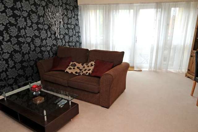  Image of 1 bedroom Apartment to rent in Trafalgar Gardens Crawley RH10 at Daniels House, Trafalgar Gardens Three Bridges Crawley, RH10 7SR