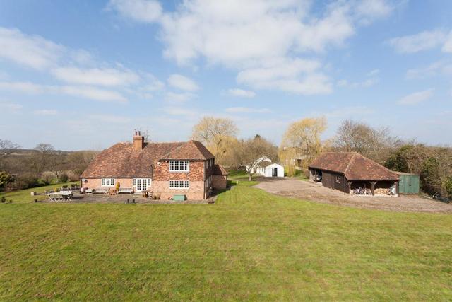  Image of 5 bedroom Detached house for sale in Daniels Water Great Chart Ashford TN26 at Bethersden, TN26 1JY