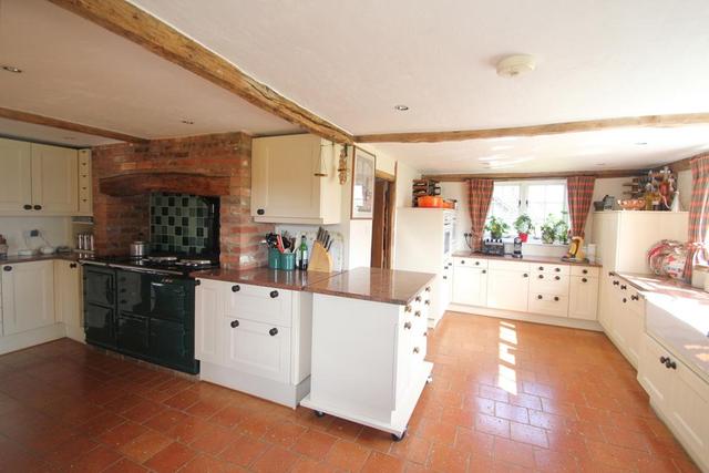  Image of 5 bedroom Detached house for sale in Daniels Water Great Chart Ashford TN26 at Bethersden, TN26 1JY