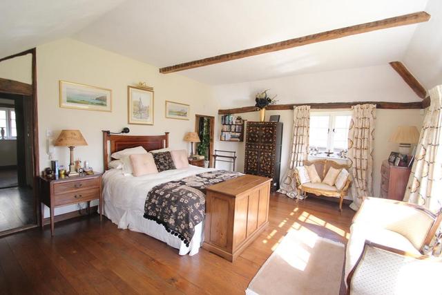  Image of 5 bedroom Detached house for sale in Daniels Water Great Chart Ashford TN26 at Bethersden, TN26 1JY