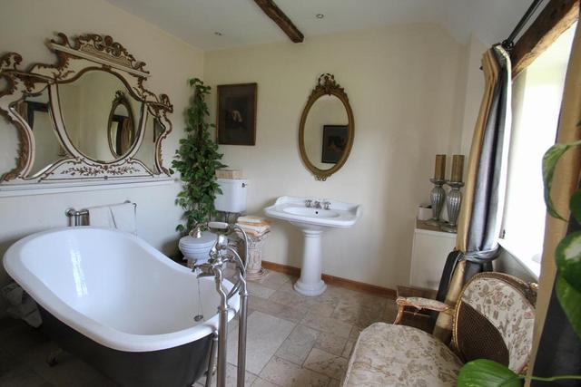  Image of 5 bedroom Detached house for sale in Daniels Water Great Chart Ashford TN26 at Bethersden, TN26 1JY