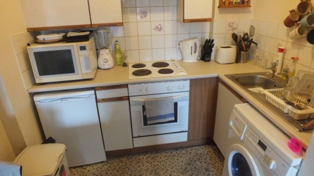  Image of 1 bedroom Apartment to rent in Dene House Court Leeds LS2 at Dene House Court  Leeds, LS2 9BS