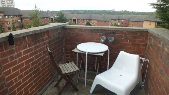  Image of 1 bedroom Apartment to rent in Dene House Court Leeds LS2 at Dene House Court  Leeds, LS2 9BS