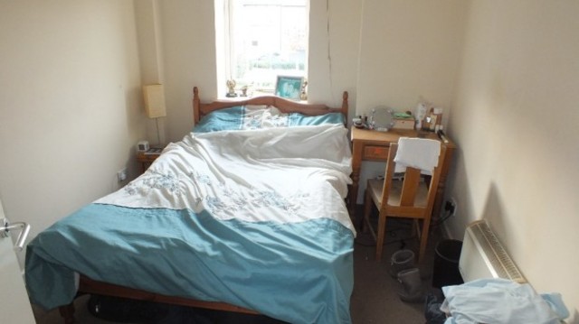  Image of 1 bedroom Apartment to rent in Dene House Court Leeds LS2 at Dene House Court  Leeds, LS2 9BS