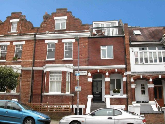  Image of 2 bedroom Flat to rent in Dennington Park Road London NW6 at Dennington Park Road West Hampstead West Hampstead, NW6 1BB