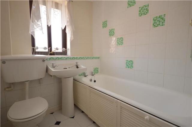  Image of 1 bedroom Flat to rent in Derwent Road London SW20 at Raynes Park, SW20 9NH