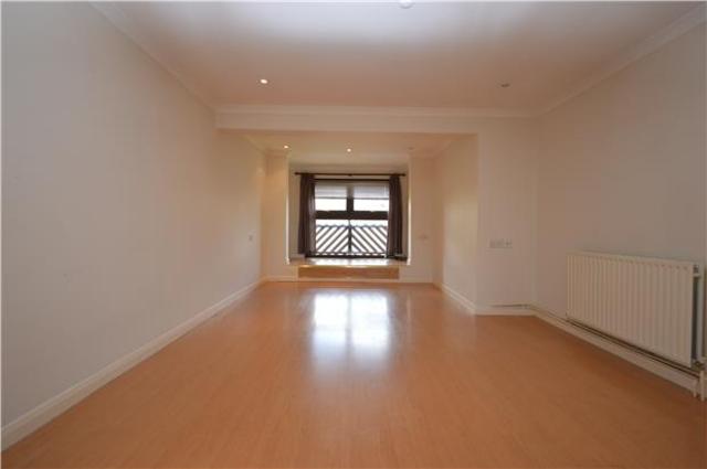  Image of 1 bedroom Flat to rent in Derwent Road London SW20 at Raynes Park, SW20 9NH