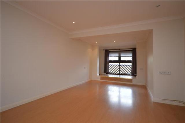  Image of 1 bedroom Flat to rent in Derwent Road London SW20 at Raynes Park, SW20 9NH