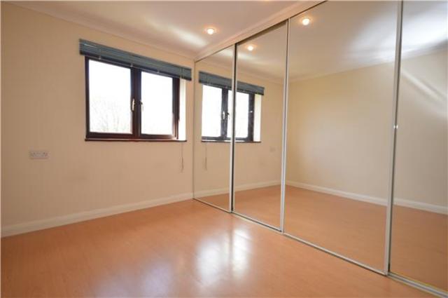  Image of 1 bedroom Flat to rent in Derwent Road London SW20 at Raynes Park, SW20 9NH