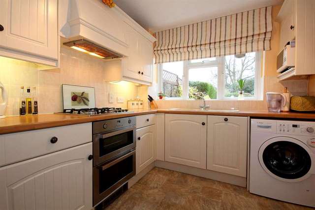  Image of 3 bedroom Detached house for sale in Dinmore Bovingdon Hemel Hempstead HP3 at Dinmore Bovingdon Hemel Hempstead, HP3 0QQ