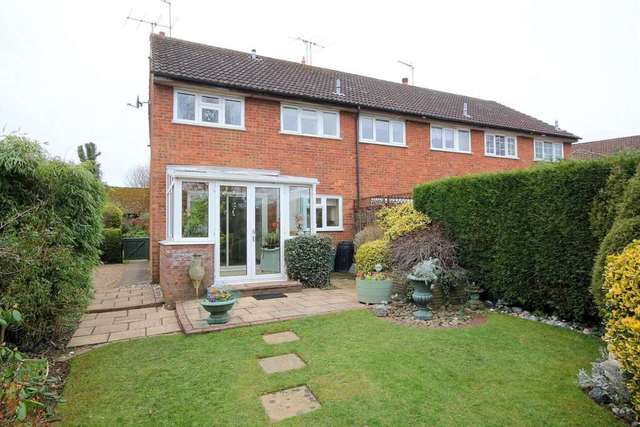  Image of 3 bedroom Detached house for sale in Dinmore Bovingdon Hemel Hempstead HP3 at Dinmore Bovingdon Hemel Hempstead, HP3 0QQ