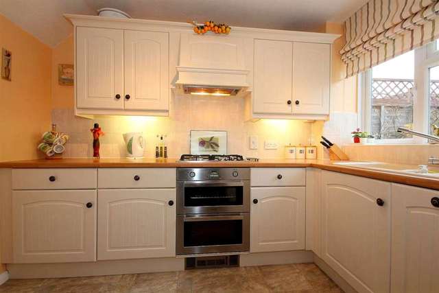  Image of 3 bedroom Detached house for sale in Dinmore Bovingdon Hemel Hempstead HP3 at Dinmore Bovingdon Hemel Hempstead, HP3 0QQ