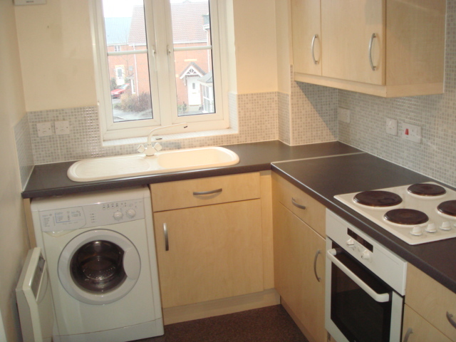  Image of 2 bedroom Apartment to rent in Dorney Road Swindon SN25 at Oakhurst  Swindon, SN25 2AD