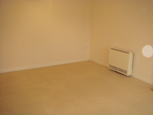 Image of 2 bedroom Apartment to rent in Dorney Road Swindon SN25 at Oakhurst  Swindon, SN25 2AD