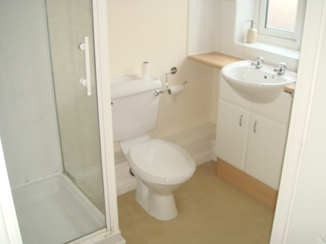  Image of 2 bedroom Apartment to rent in Dorney Road Swindon SN25 at Oakhurst  Swindon, SN25 2AD