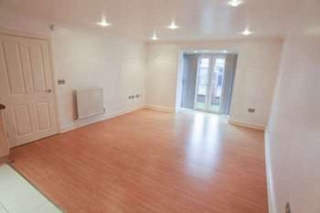  Image of 2 bedroom Flat to rent in Dovedale Road Mossley Hill Liverpool L18 at Dovedale Road  Liverpool, L18 5ER