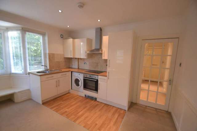 Image of 1 bedroom Apartment to rent in Downs Avenue Epsom KT18 at Downs Avenue  Epsom, KT18 5HL