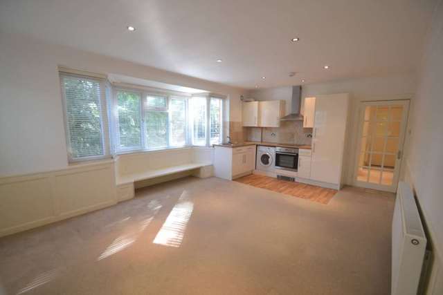  Image of 1 bedroom Apartment to rent in Downs Avenue Epsom KT18 at Downs Avenue  Epsom, KT18 5HL