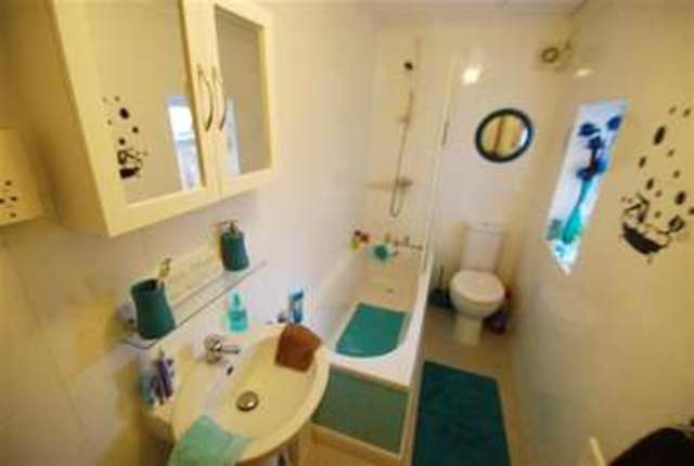  Image of 2 bedroom Bungalow for sale in Drummond Road Skegness PE25 at Seacroft, PE25 3BU