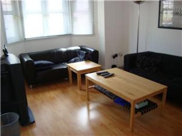  Image of 2 bedroom Flat to rent in Duff Street Edinburgh EH11 at Dalry Edinburgh Edinburgh, EH11 2HG