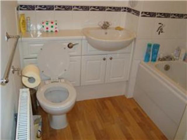  Image of 2 bedroom Flat to rent in Duff Street Edinburgh EH11 at Dalry Edinburgh Edinburgh, EH11 2HG