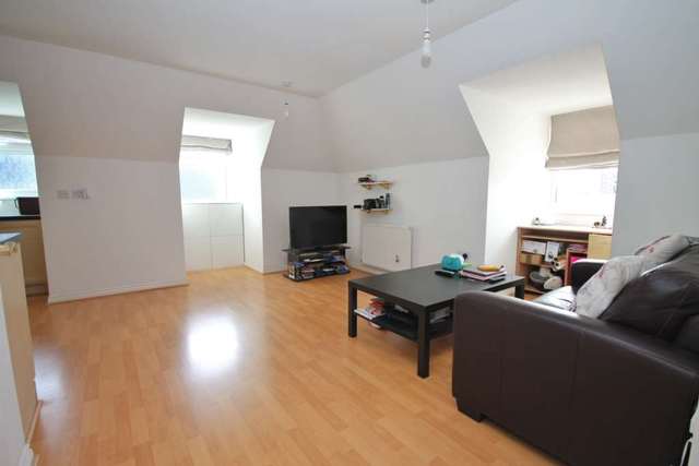  Image of 1 bedroom Flat to rent in Dukes Avenue New Malden KT3 at Dukes Avenue  New Malden, KT3 4JD