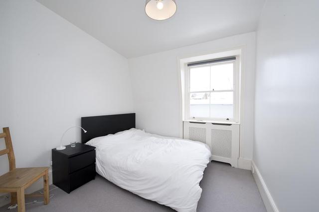  Image of 2 bedroom Flat to rent in Eardley Crescent London SW5 at Eardley Crescent  London, SW5 9JS