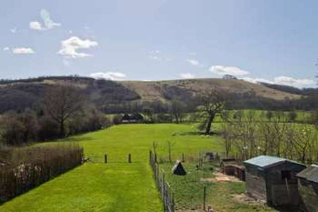  Image of 3 bedroom Cottage to rent in East Harting East Harting Petersfield GU31 at East Harting Petersfield Hampshire, GU31 5LY