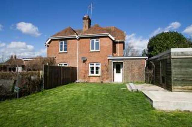  Image of 3 bedroom Cottage to rent in East Harting East Harting Petersfield GU31 at East Harting Petersfield Hampshire, GU31 5LY