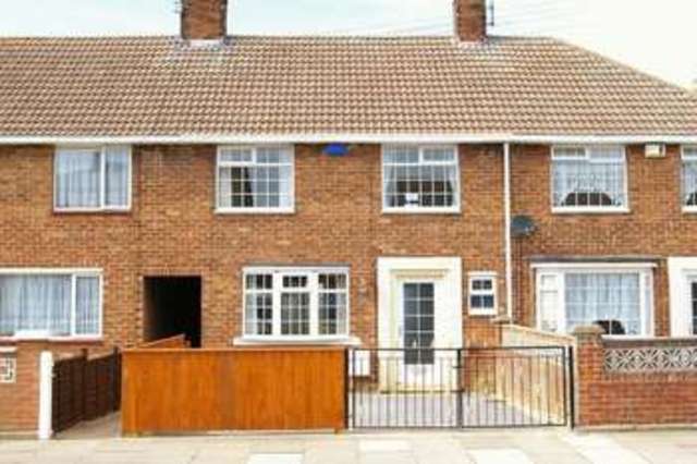  Image of 3 bedroom Terraced house to rent in Eastern Inway Grimsby DN34 at Eastern Inway  Grimsby, DN34 5HF