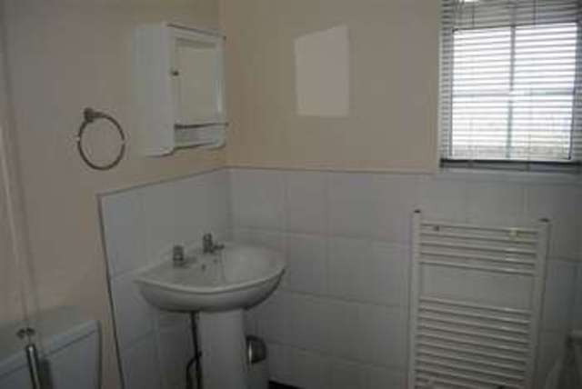  Image of 3 bedroom Terraced house to rent in Eastern Inway Grimsby DN34 at Eastern Inway  Grimsby, DN34 5HF
