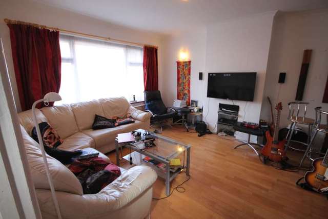  Image of 4 bedroom Detached house for sale in Eastry Road Erith DA8 at Eastry Road  Erith, DA8 1NW
