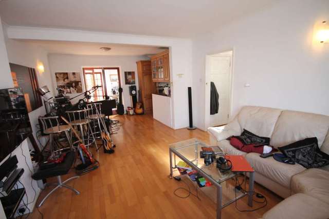  Image of 4 bedroom Detached house for sale in Eastry Road Erith DA8 at Eastry Road  Erith, DA8 1NW