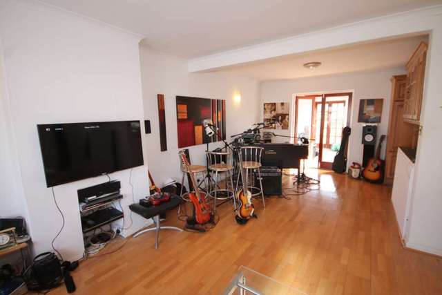  Image of 4 bedroom Detached house for sale in Eastry Road Erith DA8 at Eastry Road  Erith, DA8 1NW