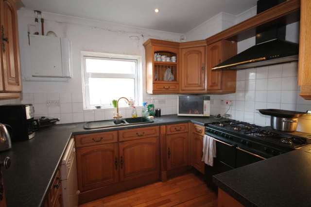  Image of 4 bedroom Detached house for sale in Eastry Road Erith DA8 at Eastry Road  Erith, DA8 1NW