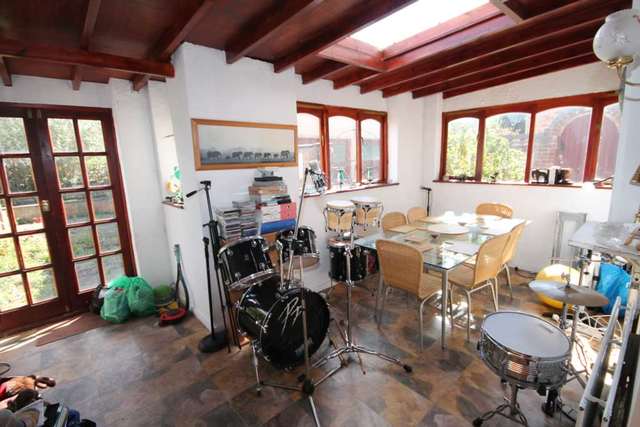  Image of 4 bedroom Detached house for sale in Eastry Road Erith DA8 at Eastry Road  Erith, DA8 1NW