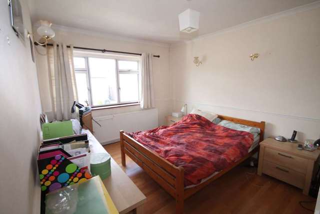  Image of 4 bedroom Detached house for sale in Eastry Road Erith DA8 at Eastry Road  Erith, DA8 1NW