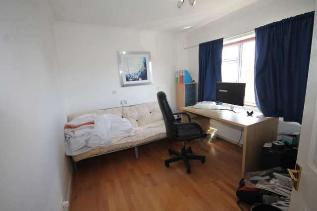  Image of 4 bedroom Detached house for sale in Eastry Road Erith DA8 at Eastry Road  Erith, DA8 1NW