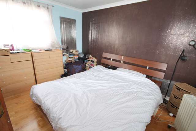  Image of 4 bedroom Detached house for sale in Eastry Road Erith DA8 at Eastry Road  Erith, DA8 1NW