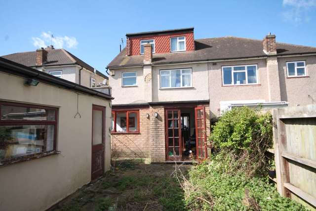  Image of 4 bedroom Detached house for sale in Eastry Road Erith DA8 at Eastry Road  Erith, DA8 1NW