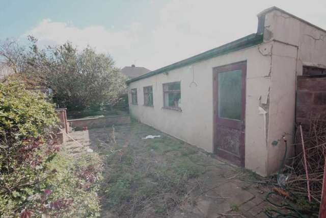  Image of 4 bedroom Detached house for sale in Eastry Road Erith DA8 at Eastry Road  Erith, DA8 1NW