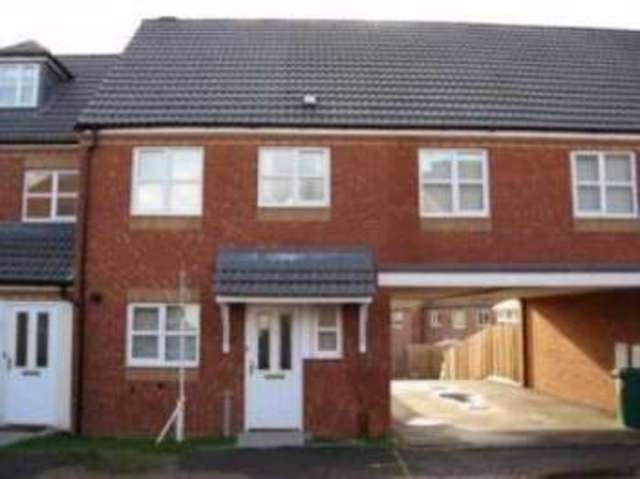  Image of 4 bedroom Semi-Detached house for sale in Edmonstone Crescent Nottingham NG5 at Nottingham Nottinghamshire Arnold, NG5 5UW
