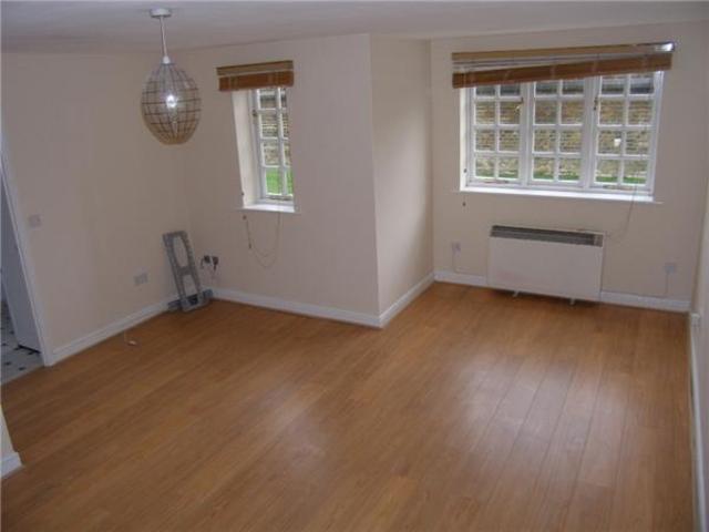  Image of 2 bedroom Flat to rent in Elizabeth Fry Place London SE18 at Edith Cavell Way Bell Street Shooters Hill, SE18 4LA