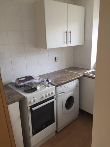  Image of 1 bedroom Flat to rent in Larmans Road Enfield EN3 at Enfield, EN3 6QX