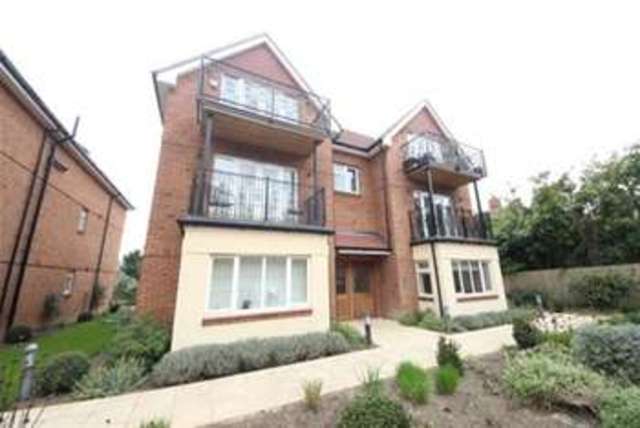  Image of 2 bedroom Flat to rent in Epsom Road Guildford GU1 at Guildford, GU1 2LE