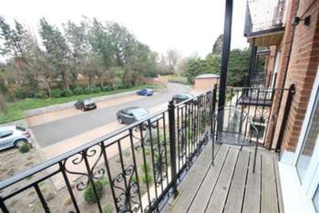  Image of 2 bedroom Flat to rent in Epsom Road Guildford GU1 at Guildford, GU1 2LE