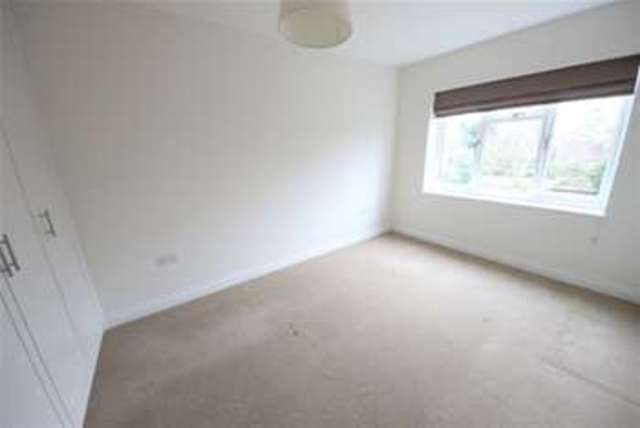  Image of 2 bedroom Flat to rent in Epsom Road Guildford GU1 at Guildford, GU1 2LE