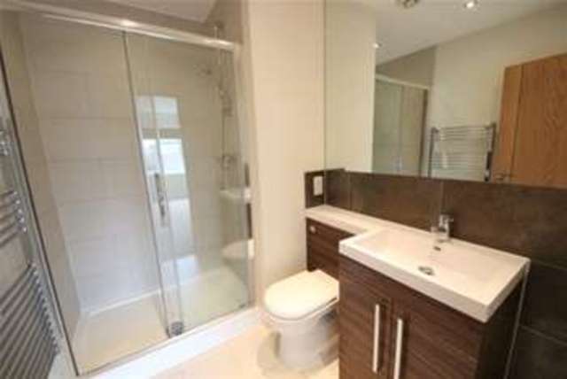  Image of 2 bedroom Flat to rent in Epsom Road Guildford GU1 at Guildford, GU1 2LE