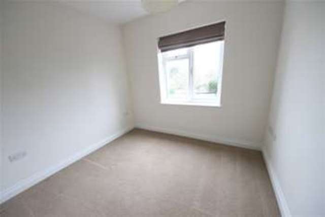  Image of 2 bedroom Flat to rent in Epsom Road Guildford GU1 at Guildford, GU1 2LE