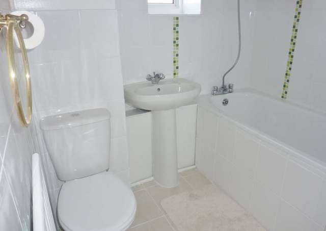  Image of 1 bedroom Flat to rent in Oxhey Drive Watford WD19 at Erskine House  Watford, WD19 7SG